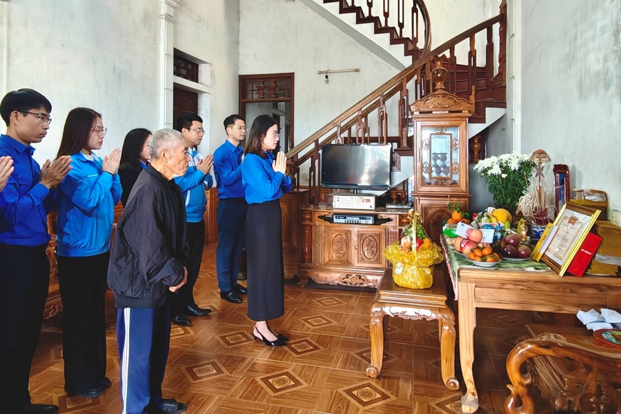 Trung ương Đoàn truy tặng bằng khen cho Đoàn viên dũng cảm hy sinh cứu người đuối nước
