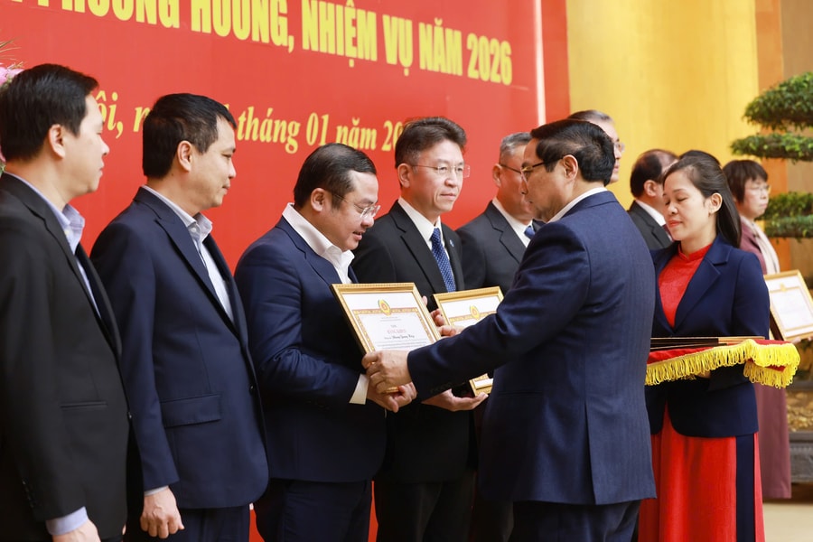 Ông Phùng Quang Hiệp được nhận bằng khen của Thủ tướng Chính phủ cho cá nhân tiêu biểu năm 2025