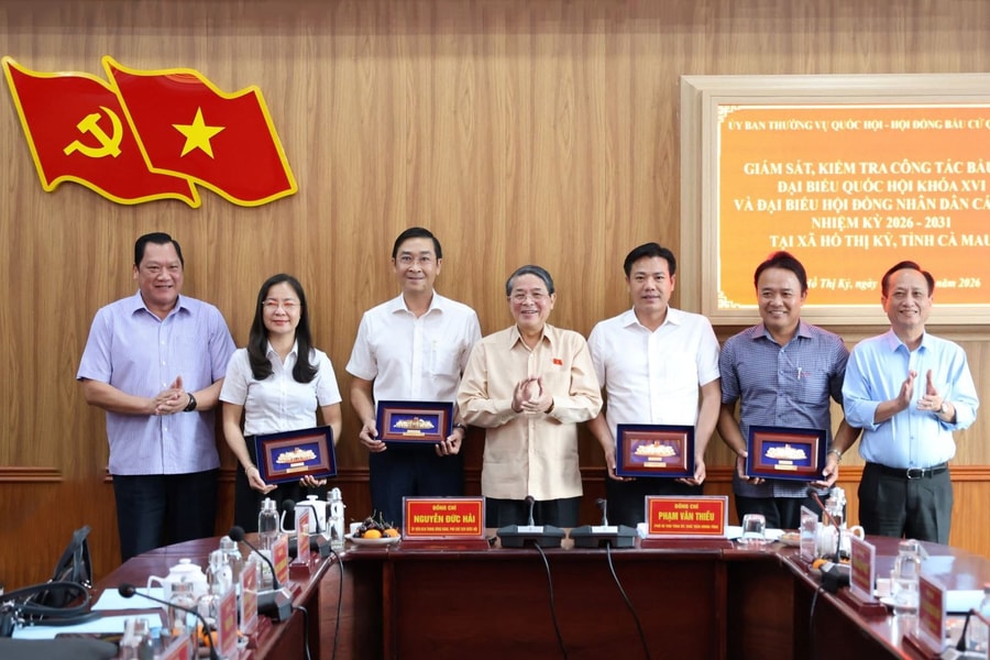 Phó Chủ tịch Quốc hội Nguyễn Đức Hải giám sát, kiểm tra công tác bầu cử tại xã Hồ Thị Kỷ, Cà Mau
