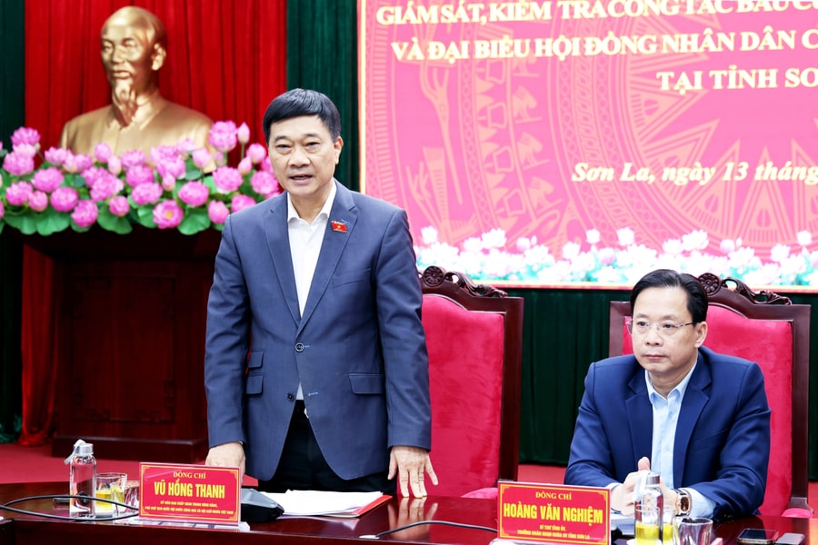 Phó Chủ tịch Quốc hội Vũ Hồng Thanh giám sát, kiểm tra công tác bầu cử tại Sơn La