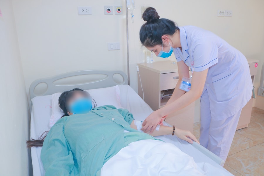 Nữ bệnh nhân nguy kịch sau hút mỡ tại cơ sở tư nhân tại Hà Nội