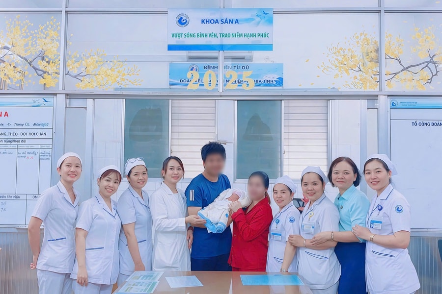 Kỳ tích: Kéo dài thai kỳ hơn 8 tuần, cứu sống trẻ trong ca song thai biến chứng phức tạp