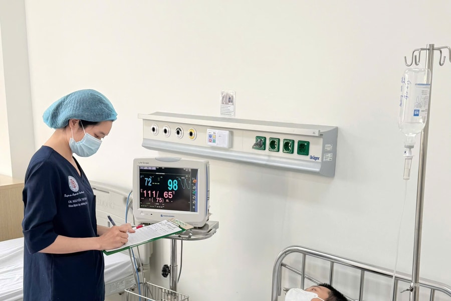 Đau đầu, sốt cao... nam thanh niên 22 tuổi phát hiện mắc bệnh viêm màng não kèm nhiễm khuẩn huyết