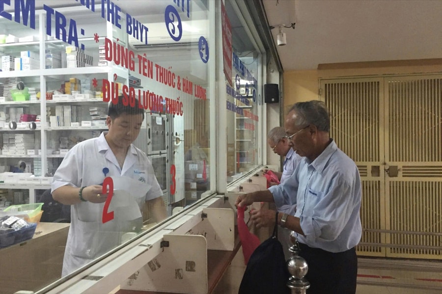 BHXH Việt Nam yêu cầu rà soát việc cấp thuốc ngoại trú trên 30 ngày