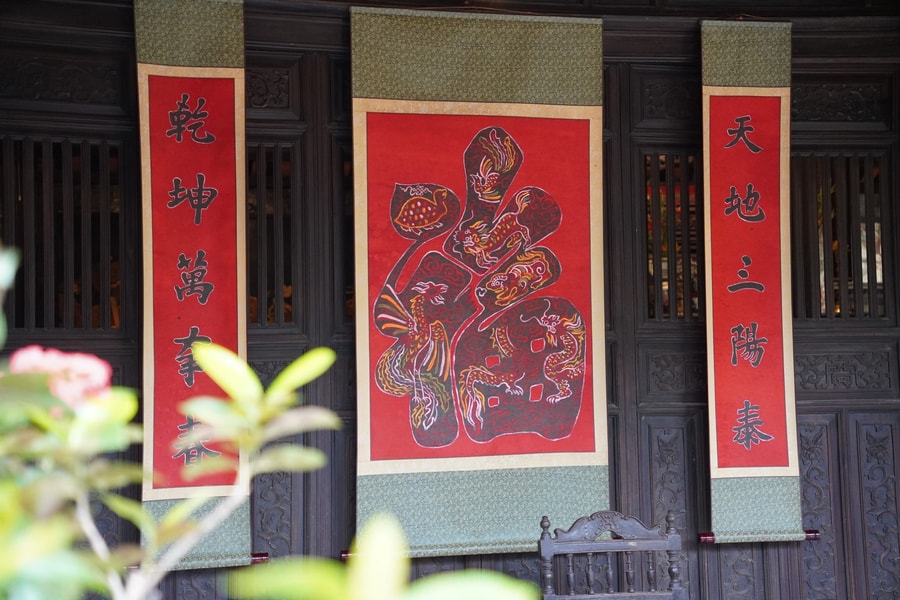 Liễn đỏ và phong vị Tết xưa