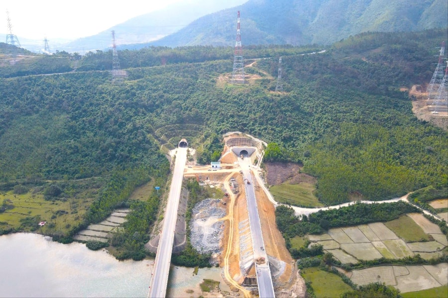 Cận cảnh hầm đường bộ đèo Ngang trước ngày thông xe