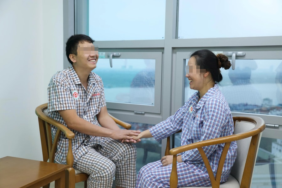 Cô giáo mầm non hiến gan cứu chồng: Tình yêu mạnh hơn bệnh tật
