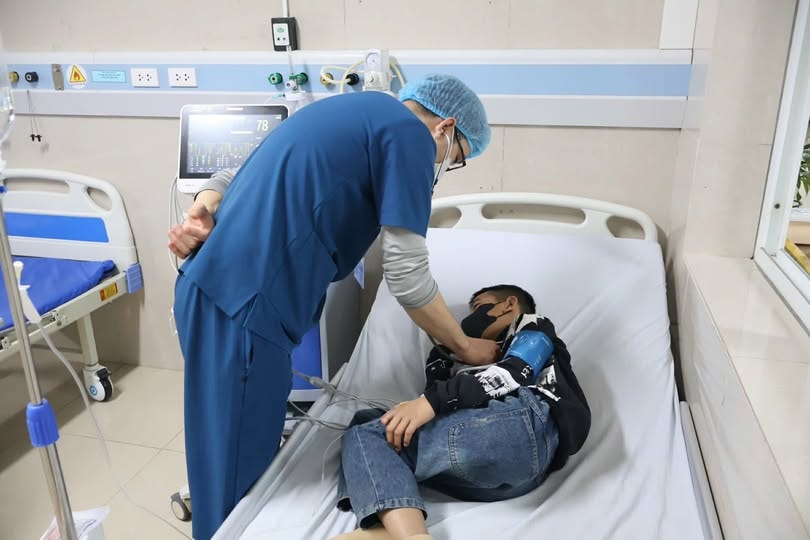 Bé nhập viện vì ngộ độc hạt củ đậu, bác sĩ cảnh báo nguy cơ tiềm ẩn