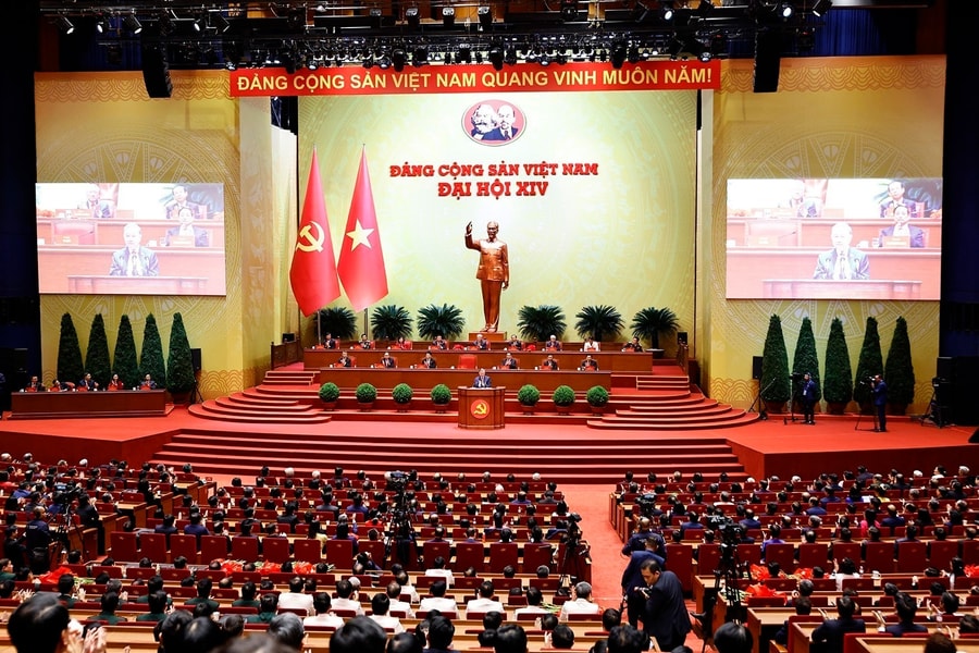 Ý Đảng - lòng Dân là một!