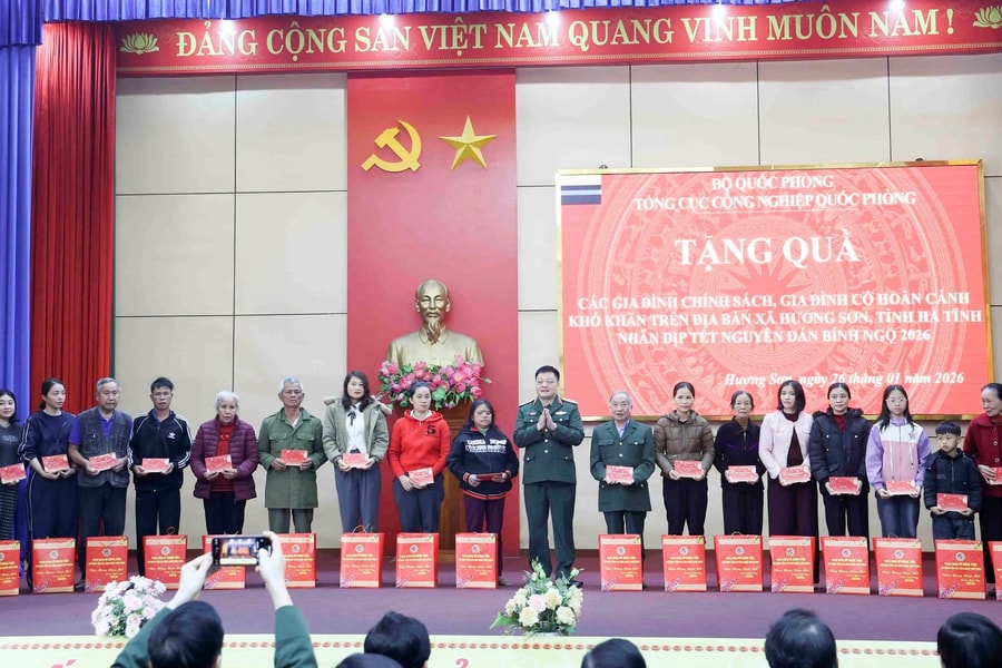 Tổng cục Công nghiệp quốc phòng tặng quà Tết tại Hà Tĩnh