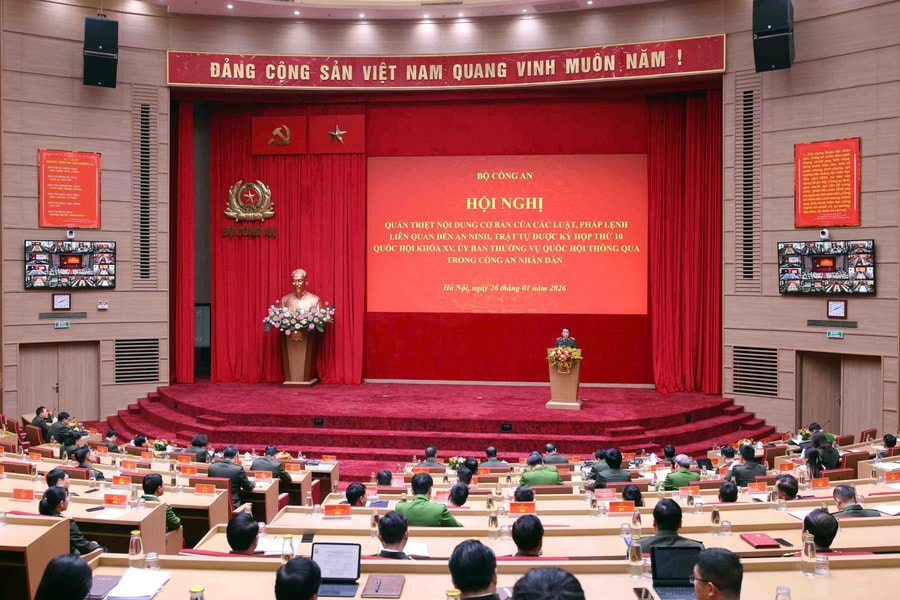 Triển khai thi hành kịp thời, nghiêm túc các luật, pháp lệnh liên quan đến an ninh, trật tự
