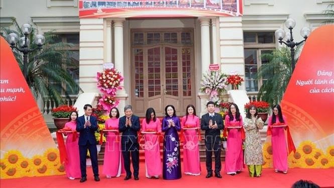 Trưng bày gần 800 tư liệu tại Triển lãm "Đảng cộng sản Việt Nam qua các kỳ Đại hội"