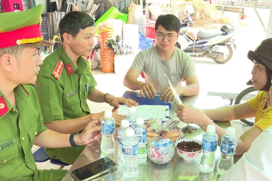 Lâm Đồng: Công an xã Hàm Thuận Nam siết quản lý dụng cụ sắc nhọn có tính sát thương cao