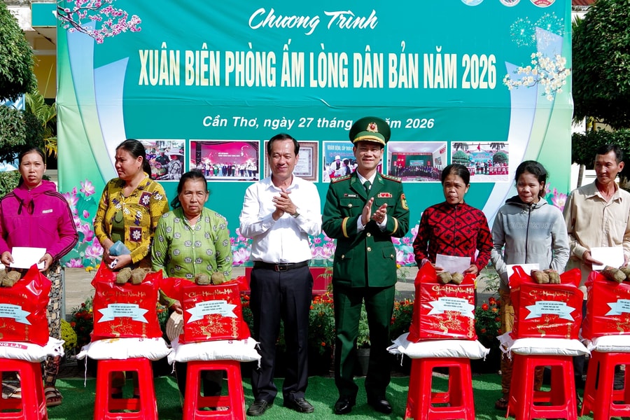 TP. Cần Thơ: Chăm lo Tết đến các hộ dân có hoàn cảnh khó khăn trên địa bàn biên giới biển