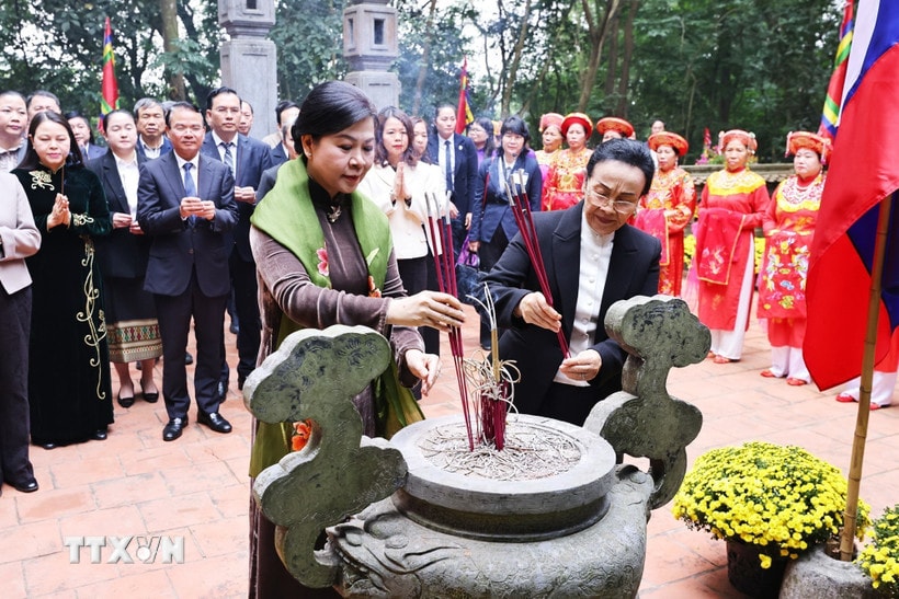 Phu nhân Tổng Bí thư Tô Lâm và Phu nhân Tổng Bí thư, Chủ tịch nước Lào thăm Ninh Bình