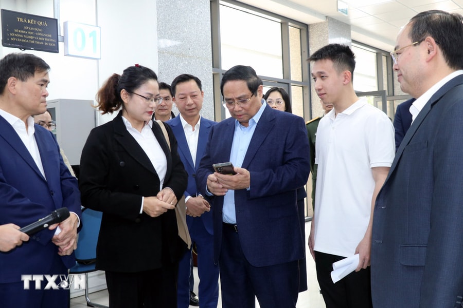 Thủ tướng Phạm Minh Chính thăm Trung tâm phục vụ hành chính công tỉnh Quảng Ninh