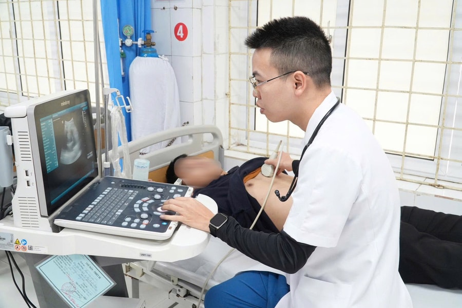 Nam sinh viên 22 tuổi ngừng tim giữa lớp học được cứu sống ngoạn mục