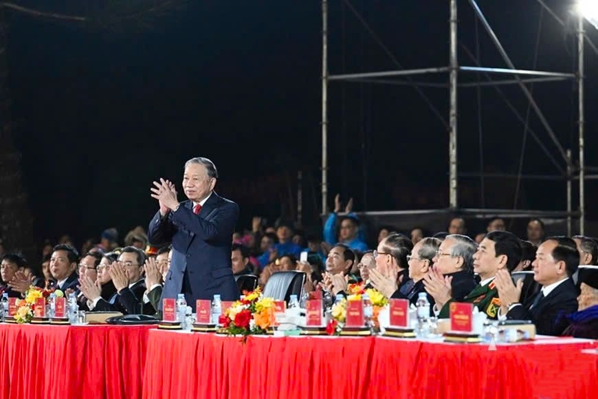 Lãnh đạo Đảng, Nhà nước dự cầu truyền hình đặc biệt kỷ niệm 85 năm Ngày Bác Hồ về nước trực tiếp lãnh đạo cách mạng Việt Nam