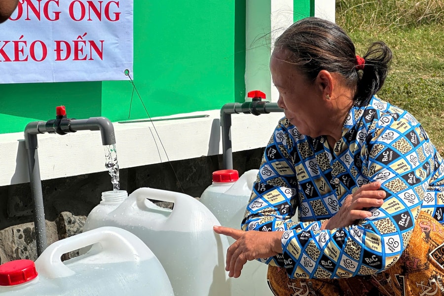 TP. Cần Thơ: Lắp đặt 37 điểm cấp nước sạch miễn phí cho người dân vùng ven biển