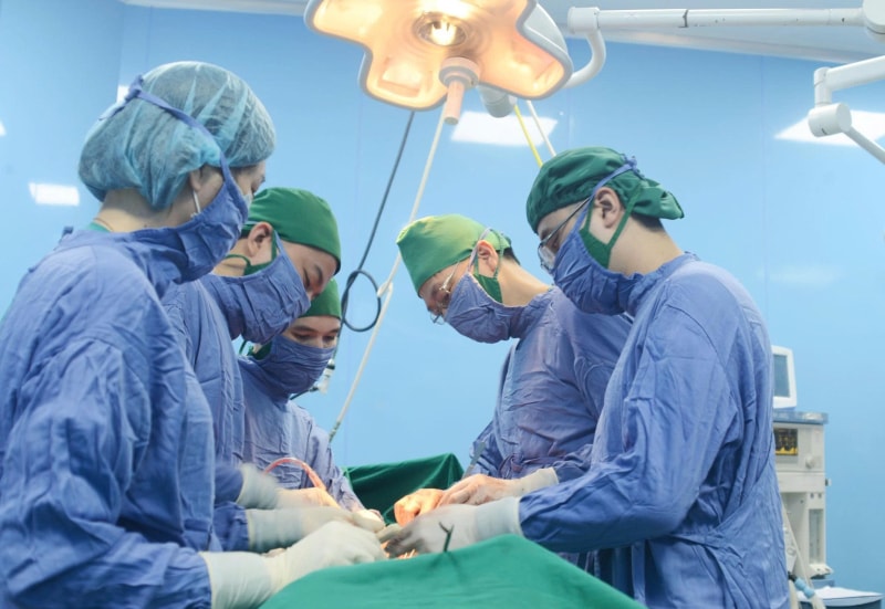 Người đàn ông suýt mất mạng vì đau bụng âm ỉ