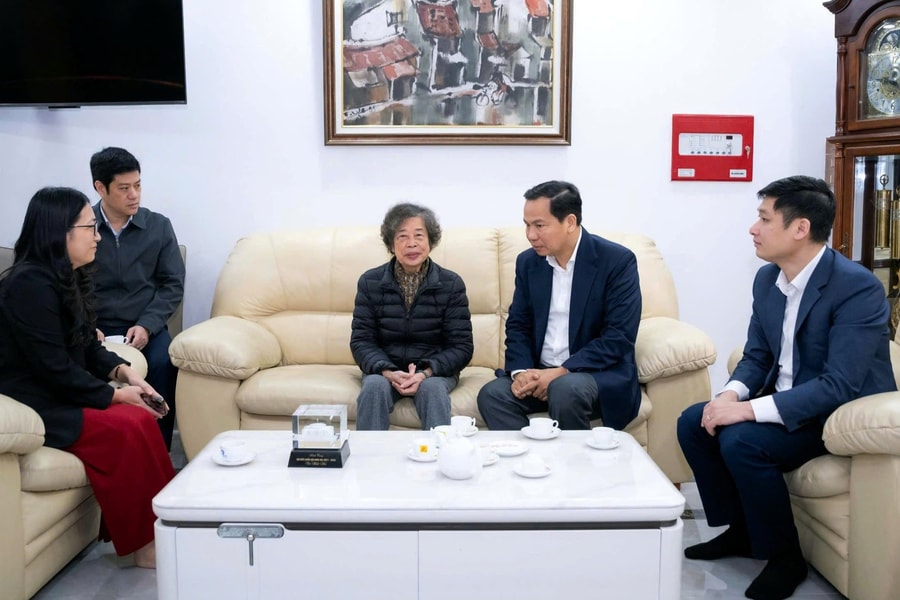 Tổng Thư ký Quốc hội, Chủ nhiệm Văn phòng Quốc hội Lê Quang Mạnh chúc Tết gia đình cố Chủ nhiệm Văn phòng Quốc hội Vũ Mão