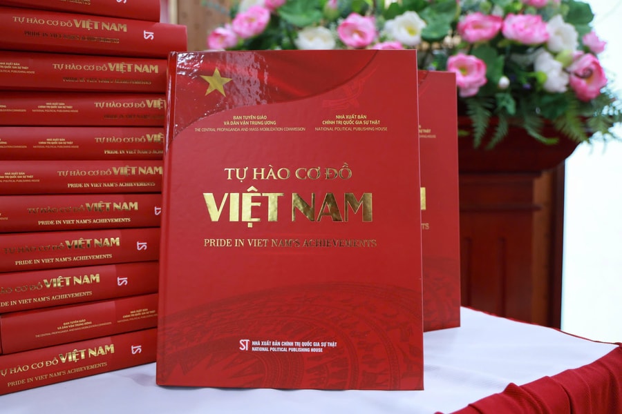 Ra mắt sách "Tự hào cơ đồ Việt Nam"