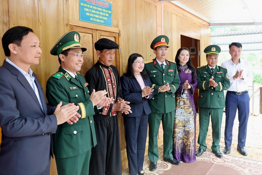 Hà Tĩnh: Bàn giao nhà Đại đoàn kết cho người dân Bản Giàng 2