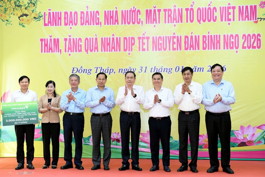 Chủ tịch Quốc hội Trần Thanh Mẫn thăm, tặng quà Tết tại Đồng Tháp