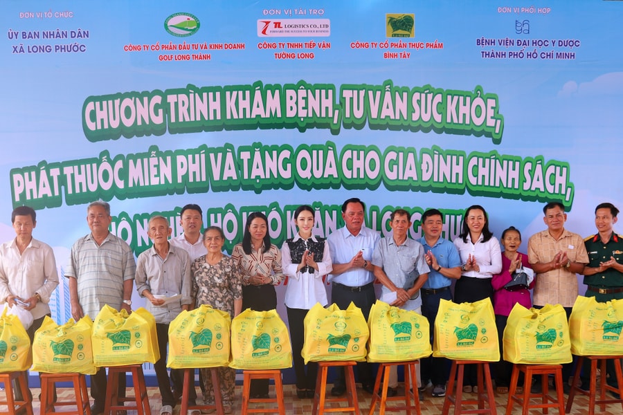 Đồng Nai: Phó Chủ tịch Golf Long Thành chung tay mang Tết đến người dân khó khăn