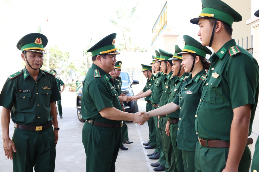 An Giang: Chúc Tết, tặng quà các Đồn Biên phòng và địa phương biên giới