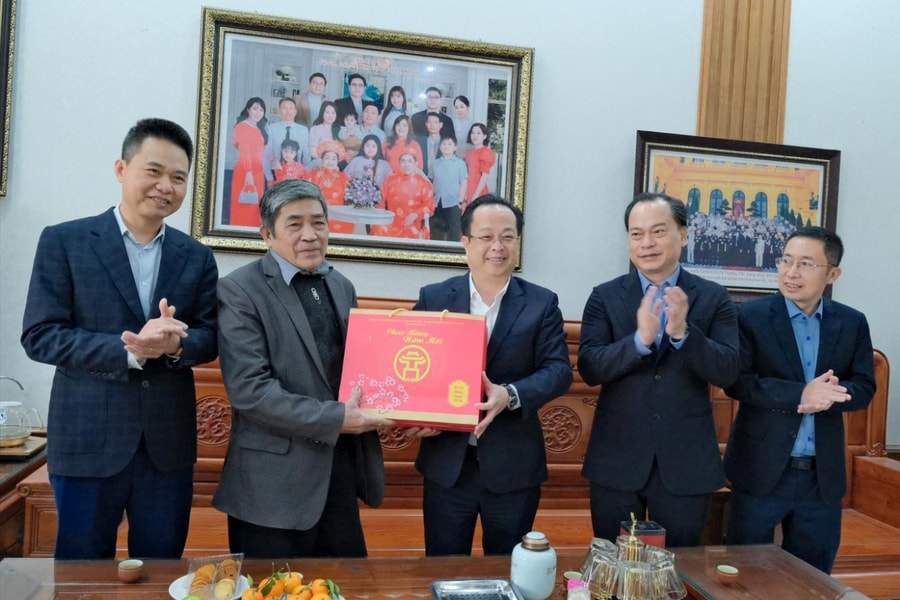 Phó Chủ tịch Thường trực HĐND TP Hà Nội Trần Thế Cương thăm , chúc Tết các đơn vị, cá nhân