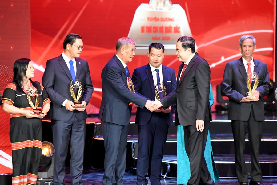 "Cầu nối" giữa ý Đảng và lòng Dân