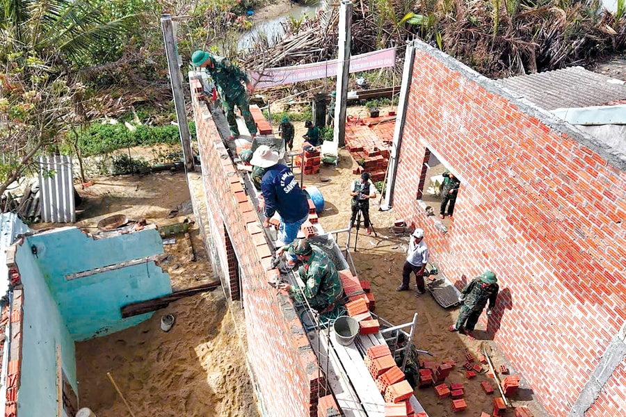 Những miền đất vừa "đứng dậy" sau lũ dữ