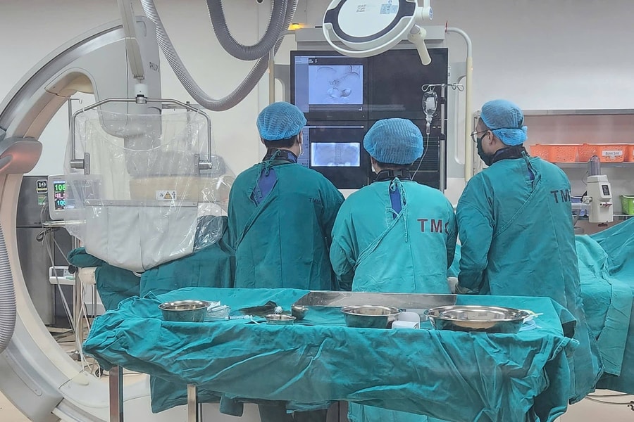 Tai nạn hy hữu: Tạ rơi trúng bụng khiến bệnh nhân vỡ gan nguy kịch