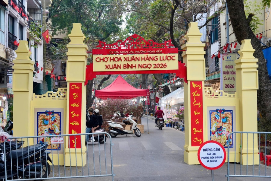 Chợ hoa Xuân Phố cổ 2026 gắn với phát huy giá trị phố bích họa Phùng Hưng