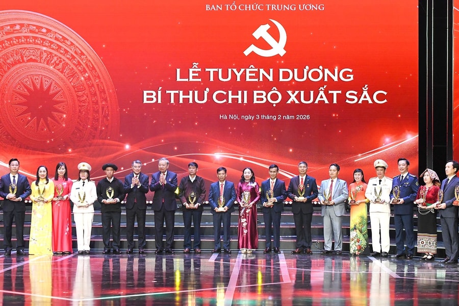 Lần đầu tiên tuyên dương Bí thư chi bộ xuất sắc: Đặt trọng tâm xây dựng Đảng từ gốc rễ