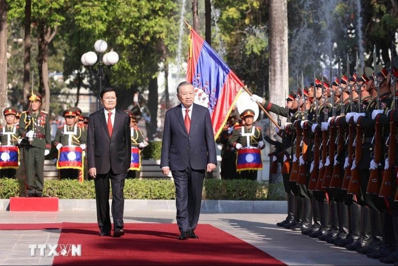 Lễ đón trọng thể Tổng Bí thư Tô Lâm tại thủ đô Vientiane của CHDCND Lào