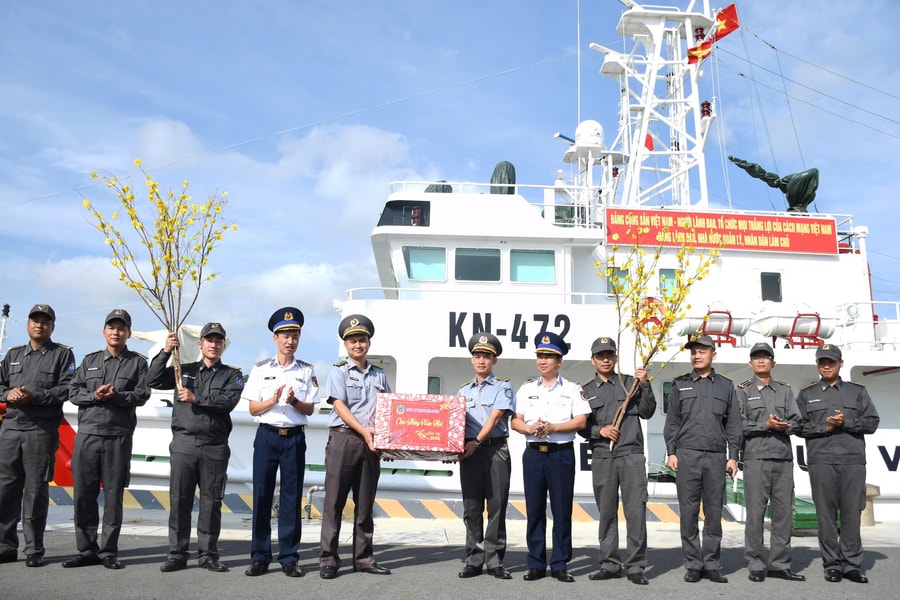 Vùng Cảnh sát biển 3: Hải trình kiểm tra sẵn sàng chiến đấu, chúc Tết Đặc khu Trường Sa