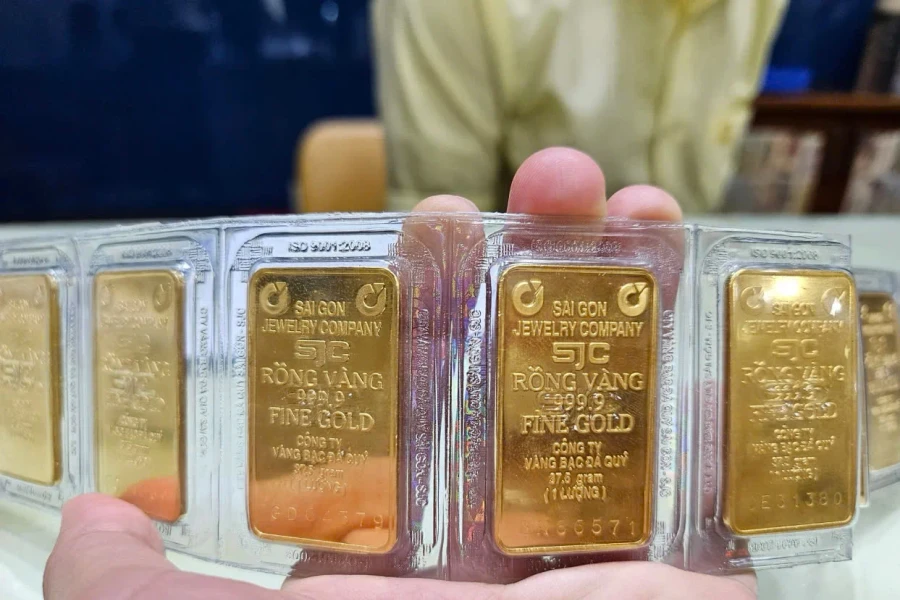 Chiều 6/2: Vàng SJC “lội ngược dòng”, bật hồi lên 176,5 triệu đồng/lượng