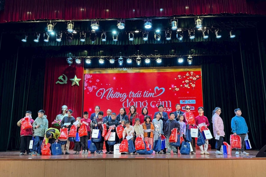 Mang Tết yêu thương đến với trẻ em kém may mắn