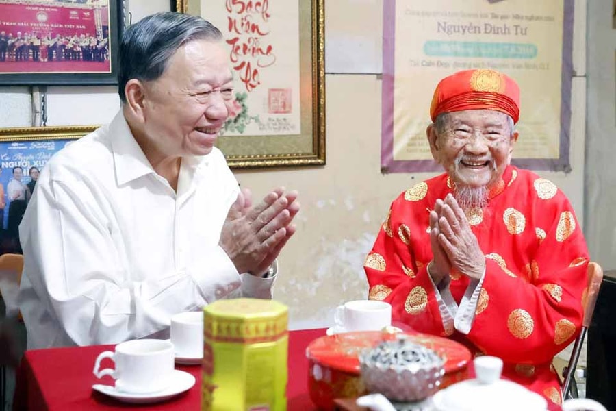 Tổng Bí thư Tô Lâm thăm, chúc Tết Nhà nghiên cứu Nguyễn Đình Tư
