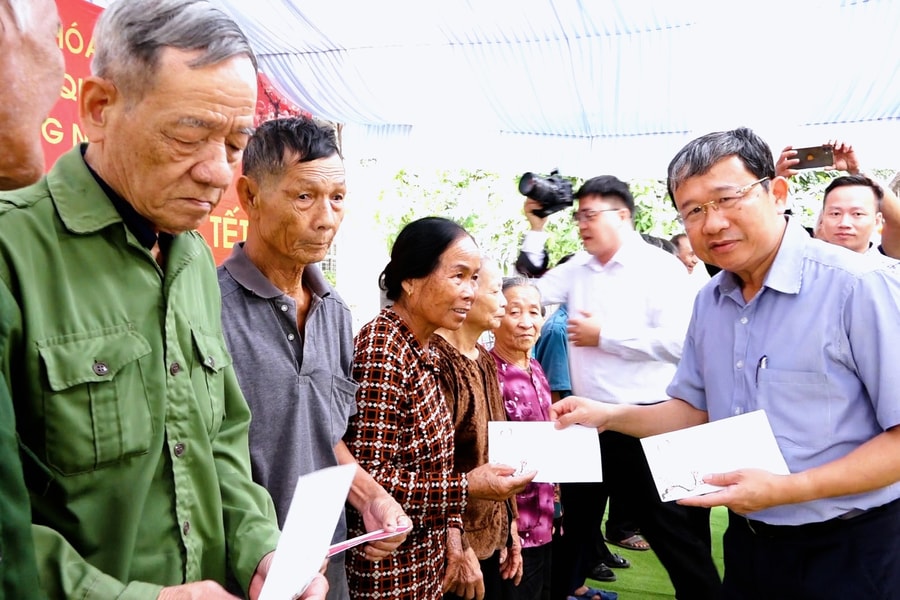 Phó Bí thư Đảng ủy Quốc hội Vũ Hải Hà thăm, tặng quà Tết vùng sâu, vùng xa tỉnh Đồng Nai