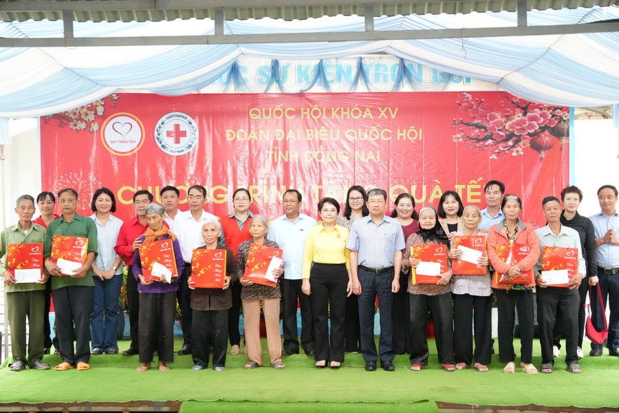 Phó Bí thư Đảng ủy Quốc hội Vũ Hải Hà thăm, tặng quà Tết tại tỉnh Đồng Nai