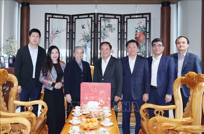 Trưởng Ban Tuyên giáo và Dân vận Trung ương Trịnh Văn Quyết thăm, chúc Tết gia đình các nhân sĩ tiêu biểu