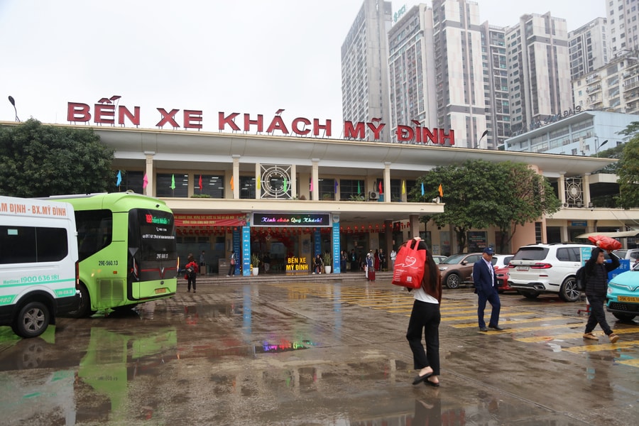 Mùng 6 Tết: Người dân hối hả trở lại Hà Nội chuẩn bị cho ngày làm việc đầu năm mới