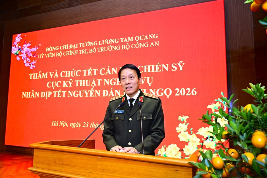 Bộ trưởng Lương Tam Quang thăm, chúc Tết cán bộ, chiến sĩ Cục Kỹ thuật nghiệp vụ
