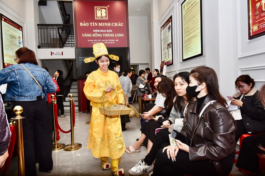 Chiều 25/2: Giá vàng tăng kỷ lục trước ngày vía Thần Tài