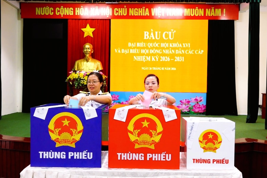 Hơn 4.500 cử tri đi bầu cử sớm tại TP. Hồ Chí Minh: "Ngày hội non sông" bắt đầu từ những lá phiếu của người lính biển
