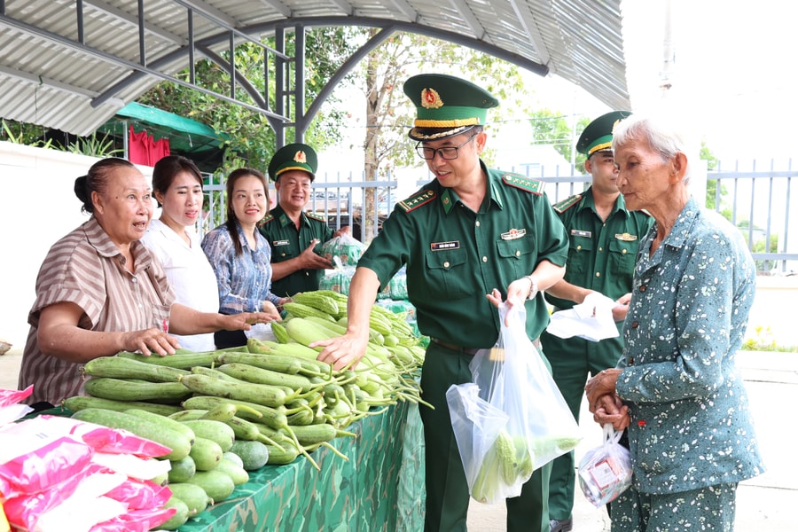 An Giang: Nhiều hoạt động ý nghĩa trong “Ngày hội Biên phòng toàn dân” tại phường biên giới