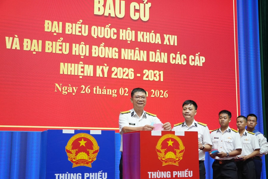 Cử tri Vùng 2 Hải quân gửi gắm niềm tin trong ngày bầu cử sớm